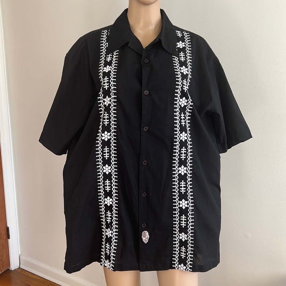WNW Wayan Button Up Shirt Mens Embroidered Short Sleeve Size XL